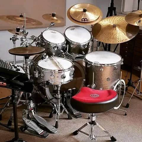 Batterie acoustique complète avec cymbales